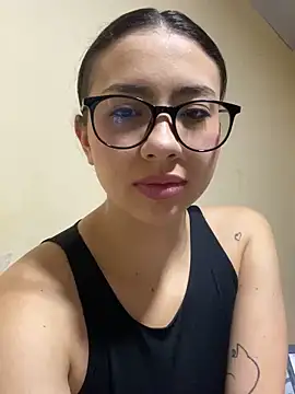 Snapshot of Shayla--broos chatting on February 2026 03:48:02 PM Shayla--broos online show from February 2026 03:48:02 PM