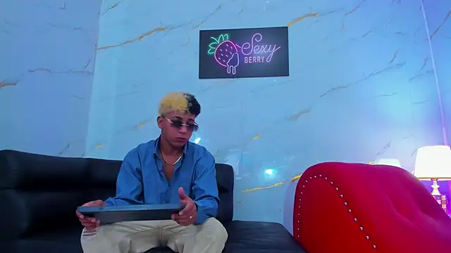 Snapshot of Roman_cute chatting on January 2026 02:32:01 PM Roman cute online show from January 2026 02:32:01 PM