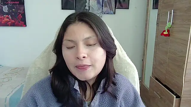 yessica gomez01 online show from June 2026 10:00:01 PM