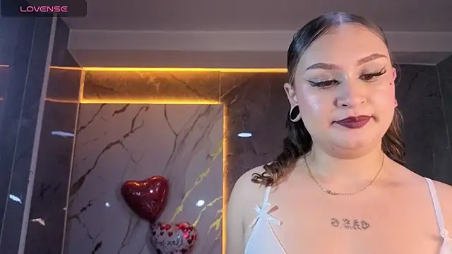 Clhoe b online show from February 2026 08:25:02 PM