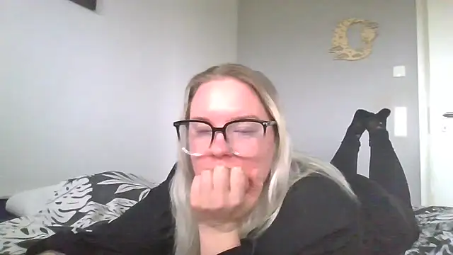 MinchenBienchen98 online show from February 2026 10:42:02 AM