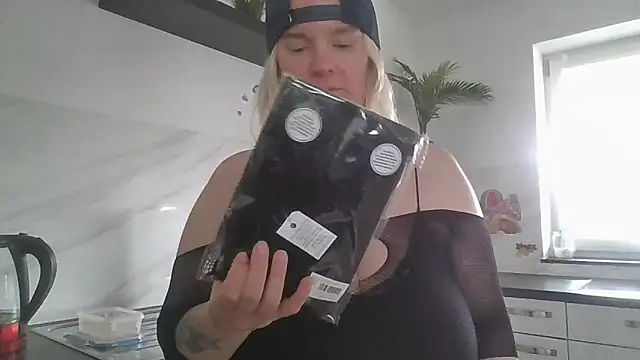 MinchenBienchen98 online show from March 2026 10:29:02 AM