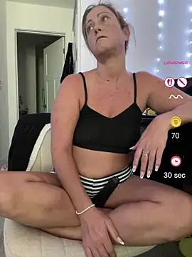 Snapshot of FoxyMillie chatting on July 2026 03:53:02 PM FoxyMillie online show from July 2026 03:53:02 PM