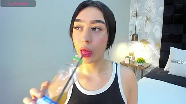 emily clarkk  online show from March 2026 07:53:02 PM