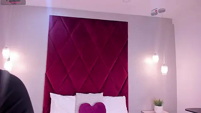 emily clarkk  online show from April 2026 08:02:02 PM