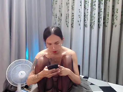 LOVELYMAYUMIE online show from December 2024 06:09:01 PM