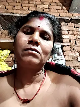 Hot di97 online show from February 2026 07:40:01 PM