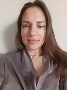 Snapshot of She-Moon chatting on June 2026 05:27:01 AM She-Moon online show from June 2026 05:27:01 AM