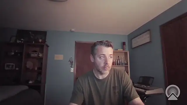 chrisw8140 online show from April 2026 11:46:01 PM