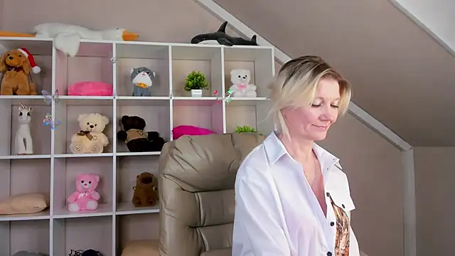 Snapshot of Julie_Lucas chatting on March 2026 03:12:02 AM Julie Lucas online show from March 2026 03:12:02 AM