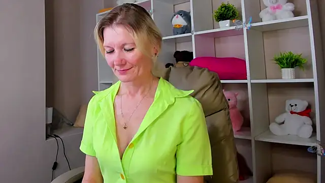 Snapshot of Julie_Lucas chatting on March 2026 01:01:01 AM Julie Lucas online show from March 2026 01:01:01 AM