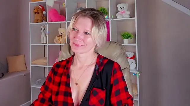 Snapshot of Julie_Lucas chatting on March 2026 12:49:02 AM Julie Lucas online show from March 2026 12:49:02 AM