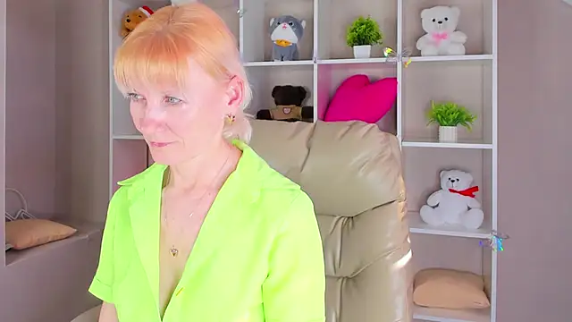 Snapshot of Julie_Lucas chatting on March 2026 09:21:02 AM Julie Lucas online show from March 2026 09:21:02 AM