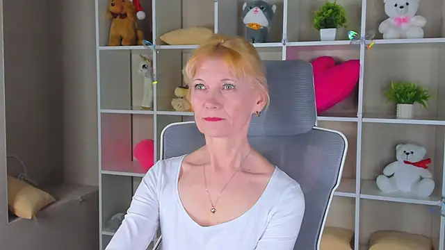 Snapshot of Julie_Lucas chatting on April 2026 12:52:01 AM Julie Lucas online show from April 2026 12:52:01 AM