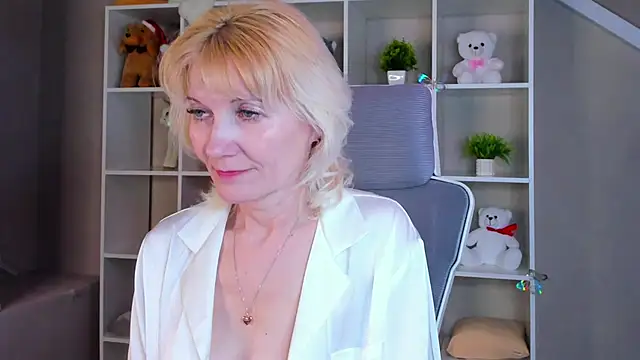 Snapshot of Julie_Lucas chatting on April 2026 06:19:01 AM Julie Lucas online show from April 2026 06:19:01 AM