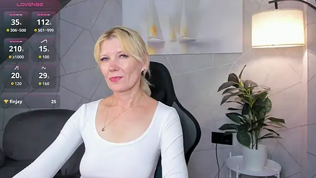 Julie Lucas online show from July 2026 11:44:01 PM