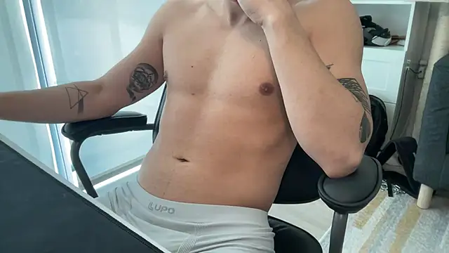 Snapshot of lukshof chatting on February 2026 04:54:02 PM lukshof online show from February 2026 04:54:02 PM