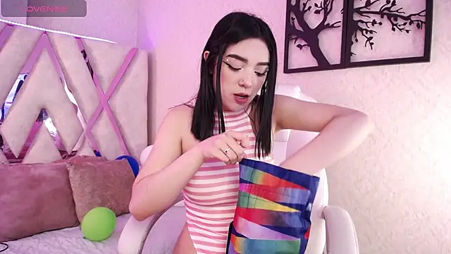 Madyson Hill online show from April 2026 11:26:02 AM