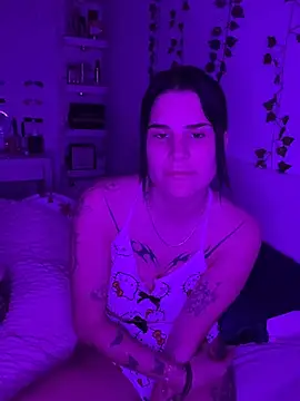 julieeeeee75 online show from January 2026 09:52:02 PM