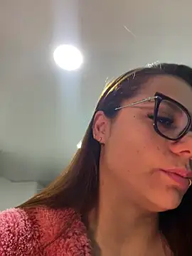 Snapshot of Pretty__Milf chatting on April 2026 09:24:01 AM Pretty Milf online show from April 2026 09:24:01 AM