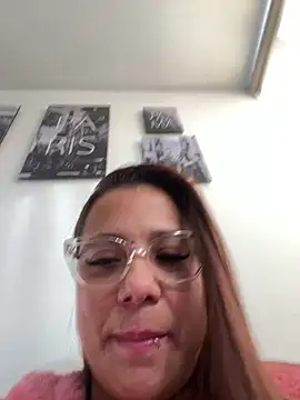 Snapshot of Pretty__Milf chatting on May 2026 12:10:02 PM Pretty Milf online show from May 2026 12:10:02 PM
