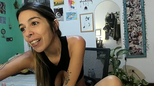 Snapshot of miafoxmia chatting on April 2026 09:04:02 PM miafoxmia online show from April 2026 09:04:02 PM