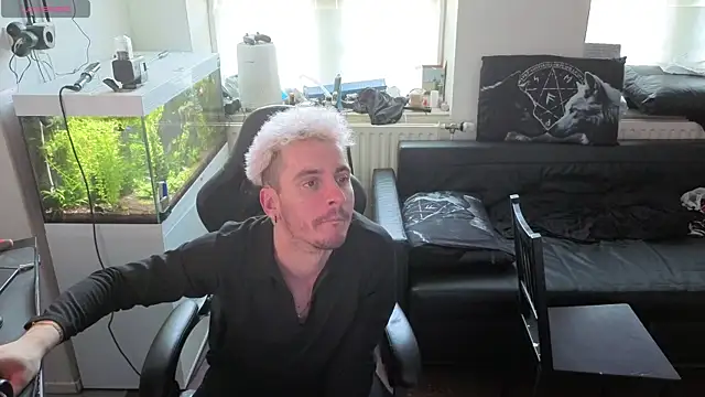 Rayzel White online show from March 2026 03:38:01 PM