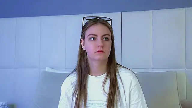 Snapshot of SofiaSarvain chatting on February 2026 06:29:02 AM SofiaSarvain online show from February 2026 06:29:02 AM