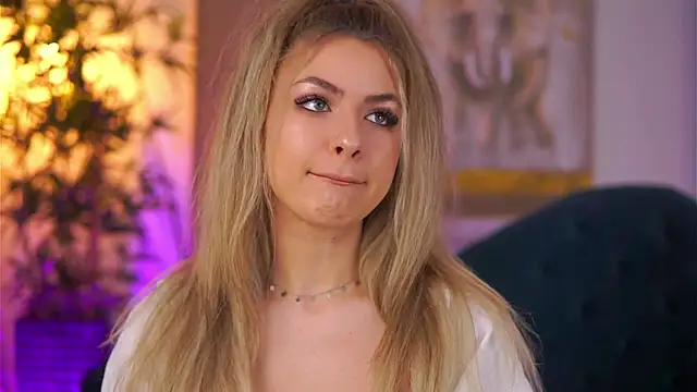 NayaQuinn online show from February 2026 07:18:01 PM