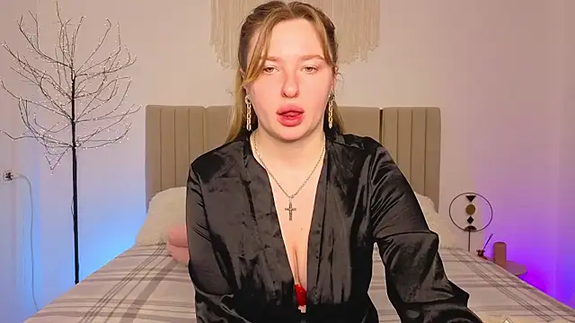 Snapshot of VladaHotxx chatting on March 2026 07:58:02 AM VladaHotxx online show from March 2026 07:58:02 AM