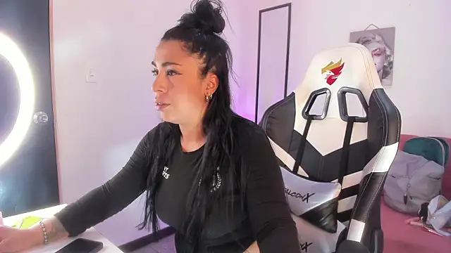 Xiomara as online show from February 2026 01:04:01 PM