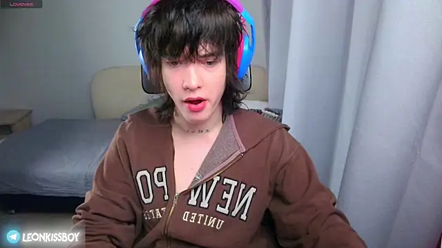 Snapshot of LeonBoykisser chatting on June 2026 12:13:01 AM LeonBoykisser online show from June 2026 12:13:01 AM