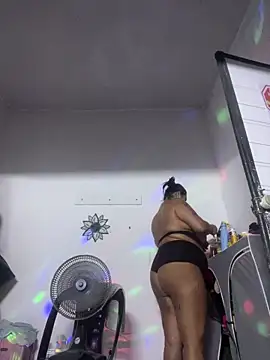 MorenaCariok online show from April 2026 06:16:01 PM