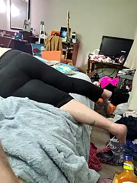 luvbug28 online show from March 2026 03:45:02 AM