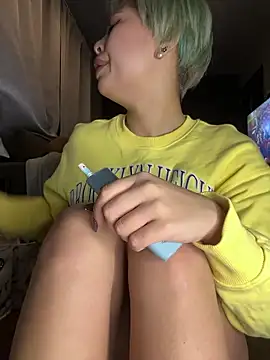 BADBITCHISAKI online show from April 2026 01:23:01 PM