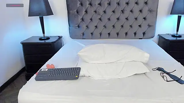 Kiri Black  online show from April 2026 03:50:02 AM