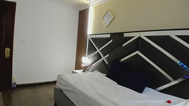 Ambarross  online show from February 2026 01:16:01 PM