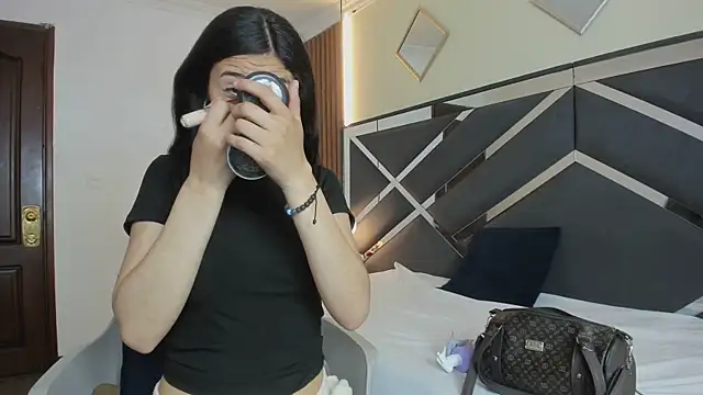 Ambarross  online show from February 2026 01:29:02 PM