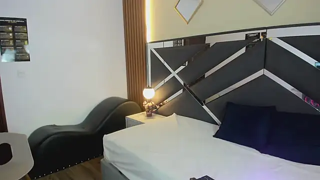 Ambarross  online show from March 2026 01:16:01 PM