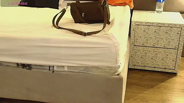 Ambarross  online show from March 2026 01:22:02 PM