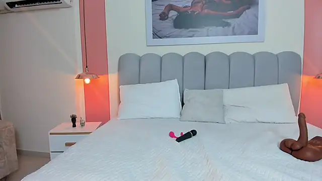 EmmaBoyd online show from February 2026 12:05:02 PM