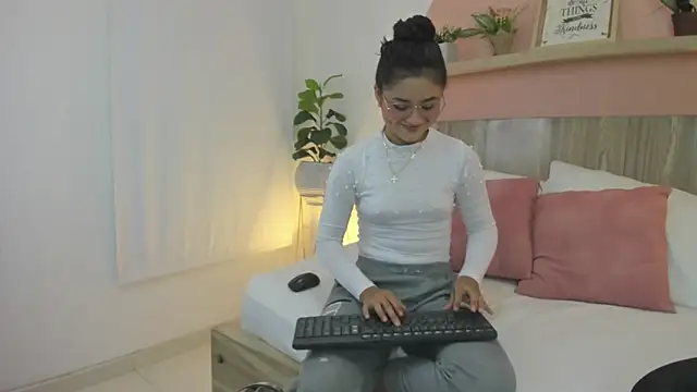 ivette swan online show from February 2026 07:21:02 PM