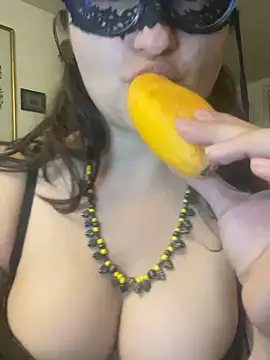 Snapshot of Leonoraaa chatting on March 2026 02:00:01 AM Leonoraaa online show from March 2026 02:00:01 AM