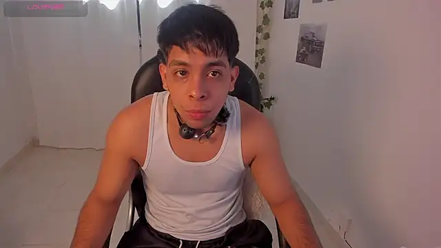 Snapshot of shooting_wilson chatting on January 2026 06:12:02 PM shooting wilson online show from January 2026 06:12:02 PM