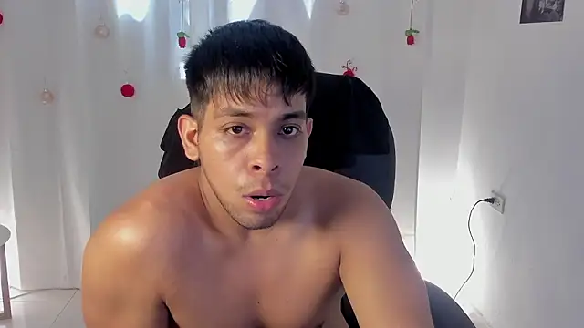 Snapshot of shooting_wilson chatting on February 2026 05:44:02 PM shooting wilson online show from February 2026 05:44:02 PM