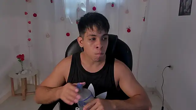 Snapshot of shooting_wilson chatting on February 2026 04:51:02 PM shooting wilson online show from February 2026 04:51:02 PM