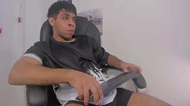 Snapshot of shooting_wilson chatting on March 2026 04:46:01 PM shooting wilson online show from March 2026 04:46:01 PM