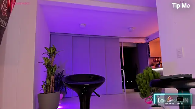 Snapshot of LennerCollins_ chatting on April 2026 02:10:01 AM LennerCollins online show from April 2026 02:10:01 AM