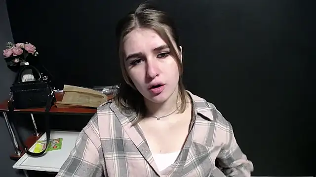 Sunny siren online show from February 2026 03:44:01 PM