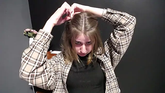 Sunny siren online show from March 2026 02:33:01 PM